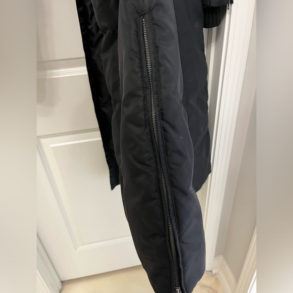❄️ CLEAR OUT SALE! DKNY Winter Full Length Coat: Size Medium - Picture 10 of 11
